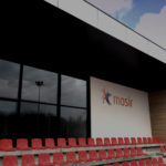 Broń rozpoczyna rundę z Oskarem